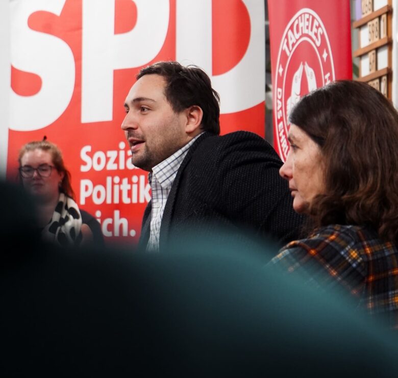 Max Landero, Staatsekretär für für die Bereiche Integration, Antidiskriminierung und Vielfalt beim Gesprächsfoprmat der SPD Treptow-Köpenick "Tacheles"