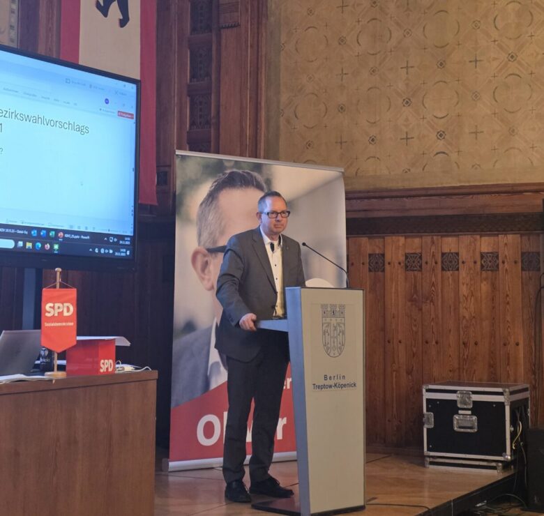 Oliver Igel am Redepult