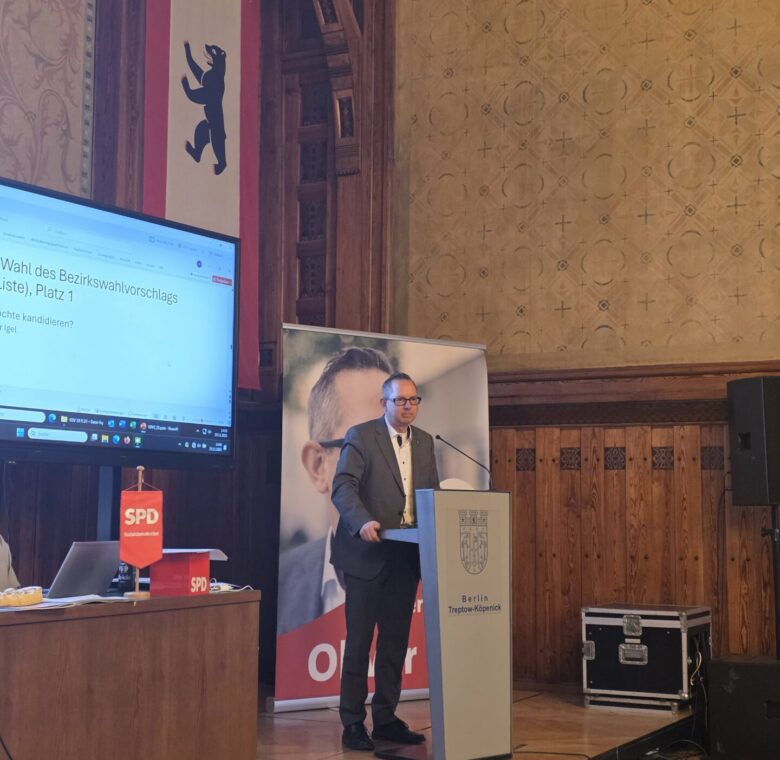 Oliver Igel am Redepult