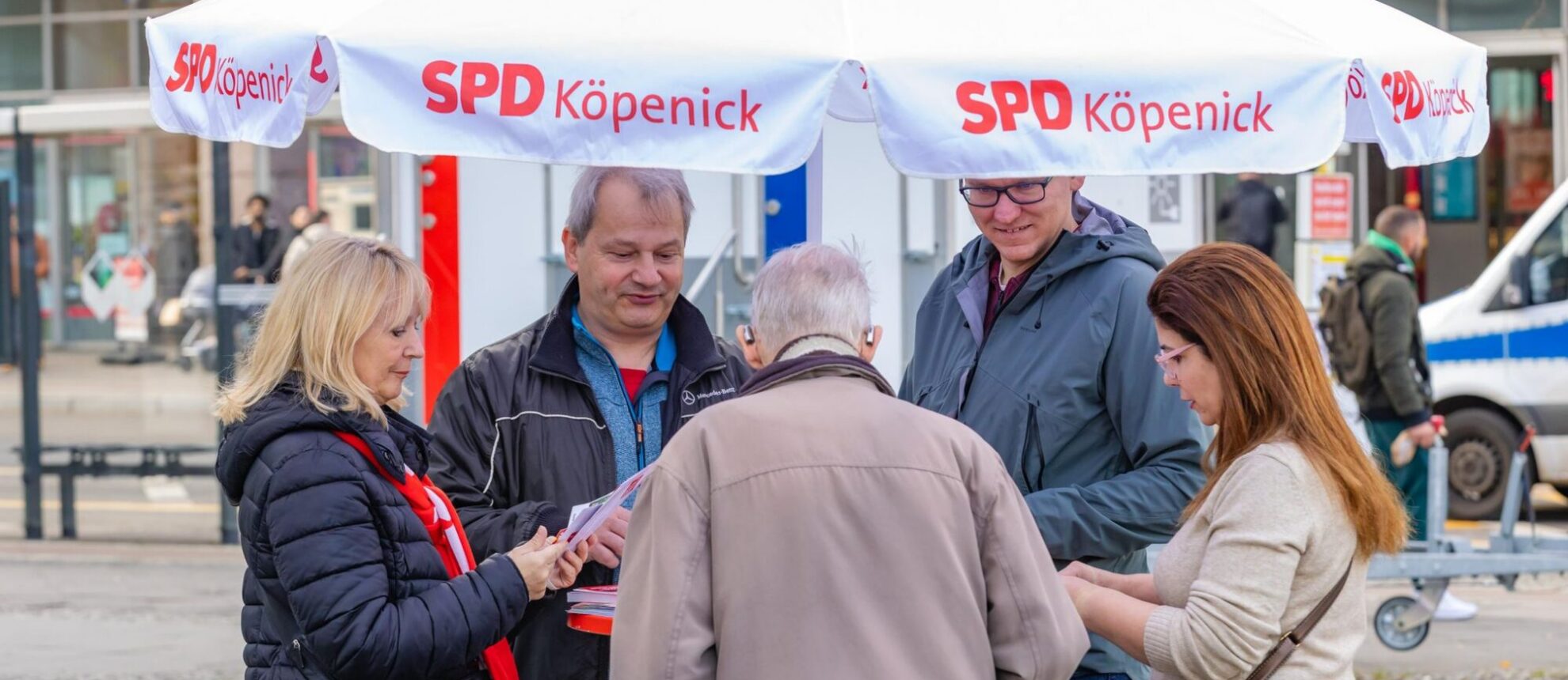 Die SPD Köpenick Nord / Dammvorstadt steht am Infostand in Köpenick